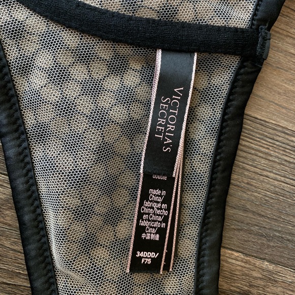 Victoria’s Secret Unlined Front-Clasp Bra - Picture 8 of 12